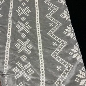 NWT Northeast Outfitters Cozy Gray White snow flake Sherpa Blanket 50x60